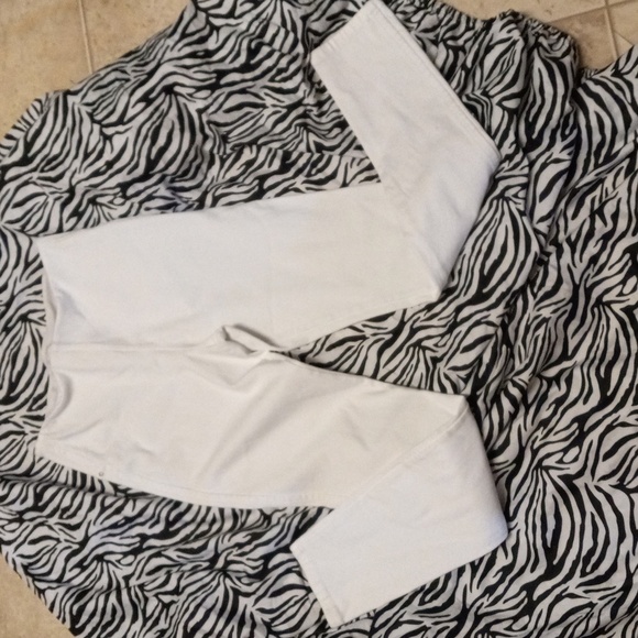 LYSSE Skinny Pants Sz S White 2-Back Pockets Elastic Waist Stretch NWOT - Picture 3 of 11